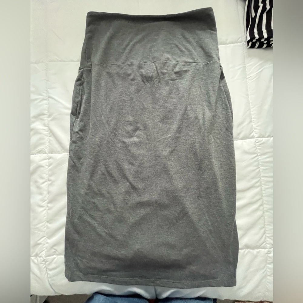 Old Navy Gray Women's Maternity Skirt. Size Small/Petite - Picture 3 of 3